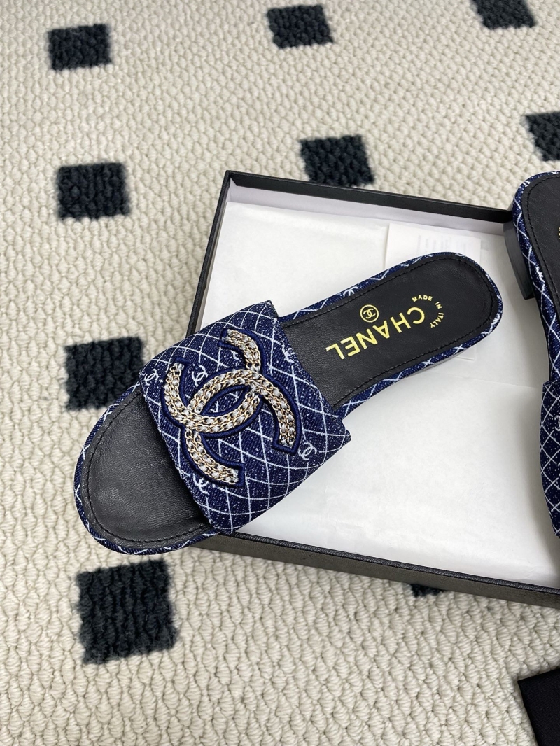 Ch**el slippers